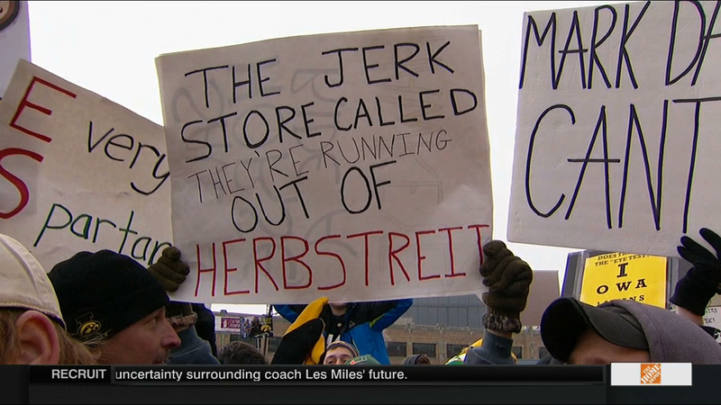 Illustration for article titled Cowherd Hates Santa: Your B1G Championship College GameDay Sign Roundup